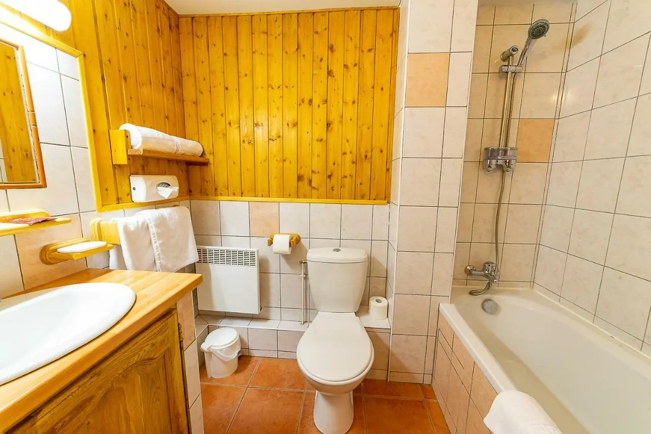 **  Hotel Le Grand Tetras Saint-Vérand Francja